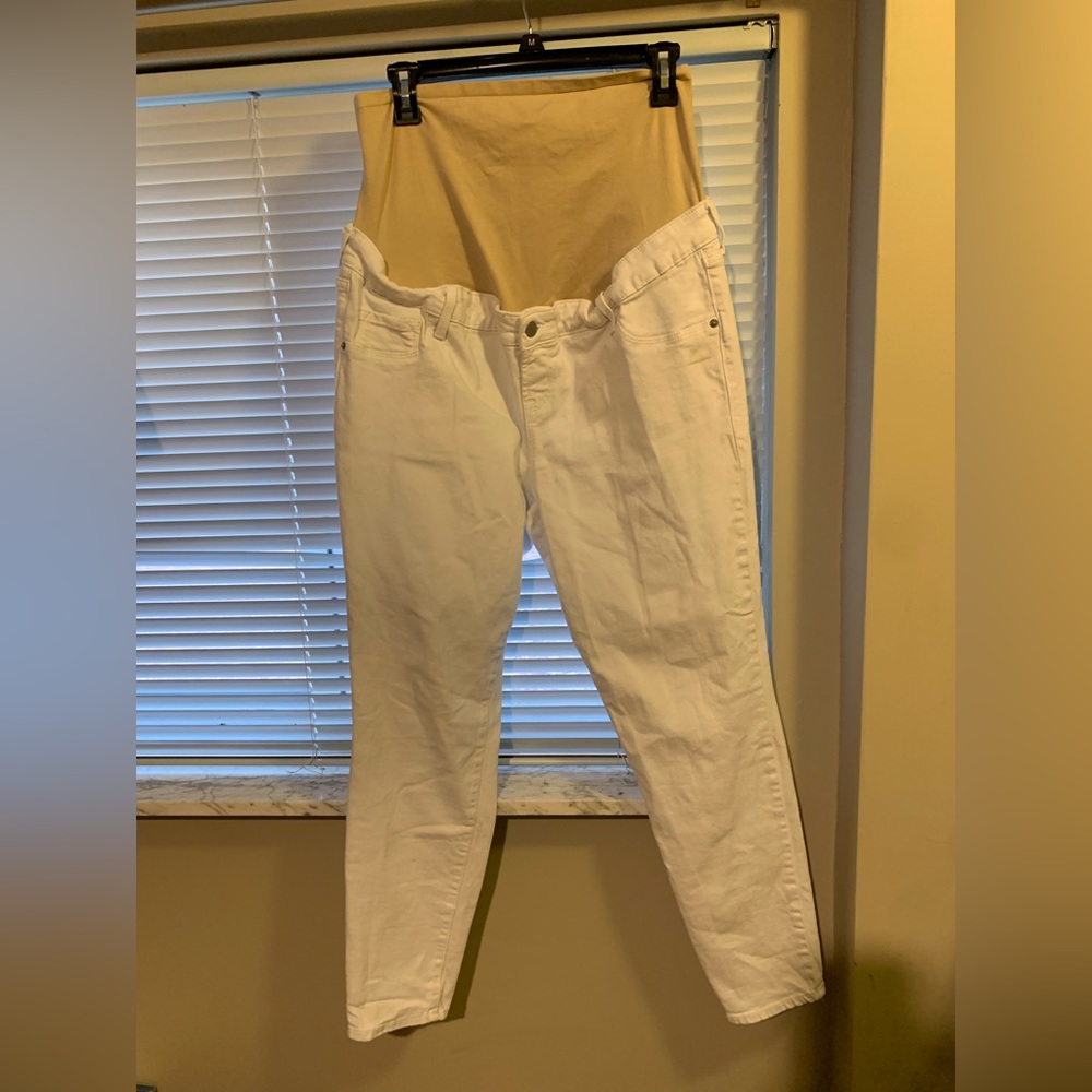 Size 14 Old Navy Maternity White skinny jeans. Full panel, rockstar style.